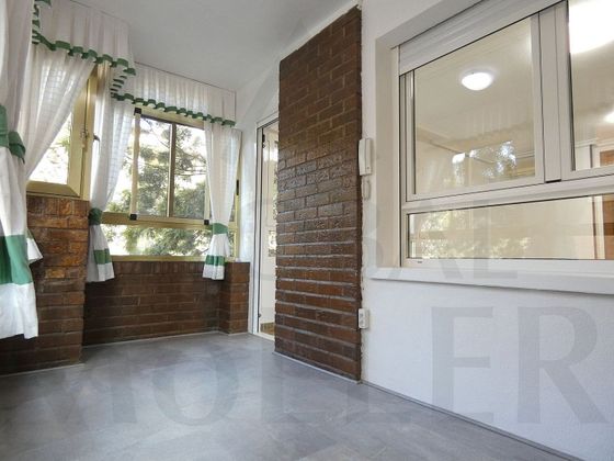 Foto 2 de Pis en lloguer a calle Ángel Bruna de 4 habitacions amb terrassa i garatge