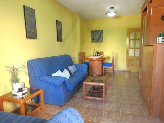 Foto 2 de Pis en venda a calle Guayaquil de 3 habitacions amb terrassa i garatge