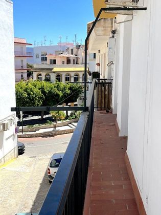 Foto 1 de Piso en venta en Salobreña de 3 habitaciones con balcón