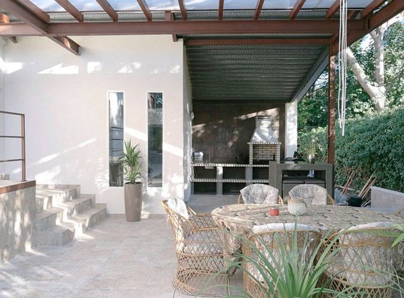 Foto 1 de Chalet en venta en Rocafort de 5 habitaciones con terraza y piscina