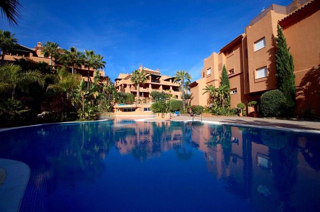 Foto 1 de Venta de piso en Sierra Blanca de 3 habitaciones con terraza y piscina