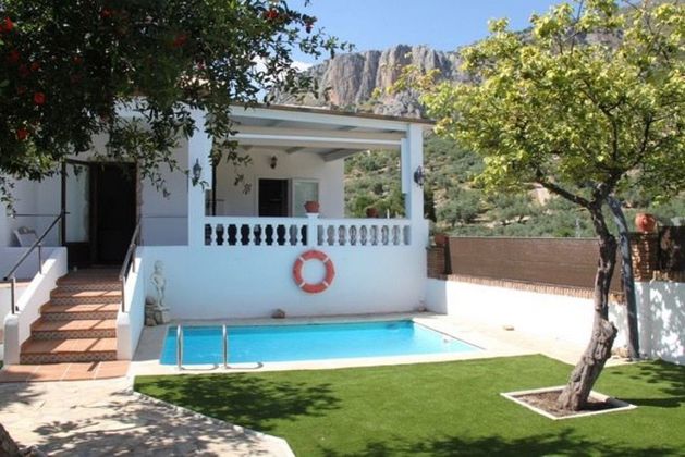 Foto 2 de Casa en venda a Riogordo de 3 habitacions amb terrassa i piscina