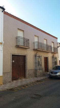 Foto 1 de Casa adossada en venda a calle Molinos de 7 habitacions amb terrassa i jardí