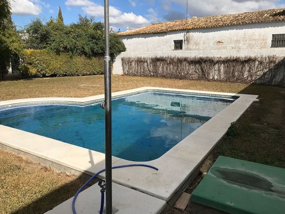 Foto 1 de Xalet en venda a Huévar del Aljarafe de 3 habitacions amb piscina i jardí