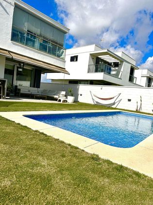 Foto 2 de Xalet en venda a Palomares del Río de 4 habitacions amb terrassa i piscina