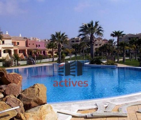 Foto 2 de Piso en alquiler en calle Jardines de Azahara de 2 habitaciones con terraza y piscina