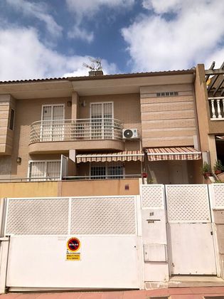 Foto 1 de Casa en venda a ronda De Levante de 4 habitacions amb terrassa i garatge