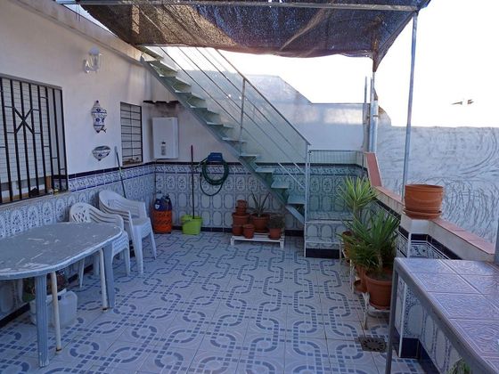 Foto 2 de Piso en venta en calle Rosales de 3 habitaciones con terraza y balcón