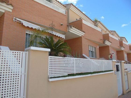 Foto 2 de Venta de casa en calle H Condomina Sector de 4 habitaciones con balcón
