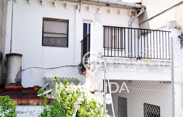 Foto 1 de Casa adossada en venda a calle Sant Roc de 6 habitacions amb terrassa