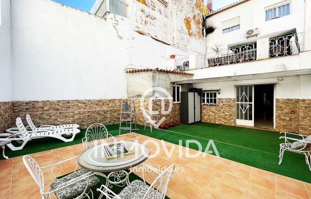 Foto 1 de Casa adossada en venda a plaza Sant Jaume de 5 habitacions amb terrassa i garatge