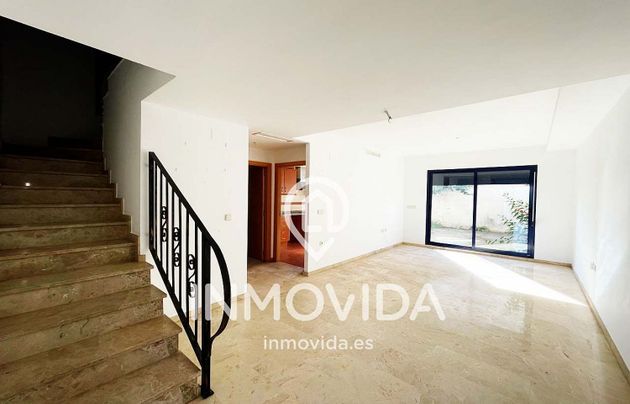 Foto 2 de Casa en venda a avenida La Carrasca de 3 habitacions amb terrassa i garatge