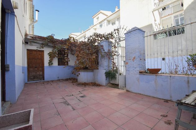Foto 1 de Casa adossada en venda a paseo Santa Ana de 6 habitacions amb jardí i balcó