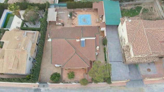 Foto 1 de Chalet en venta en calle E Ur El Puntal de 5 habitaciones con piscina y jardín