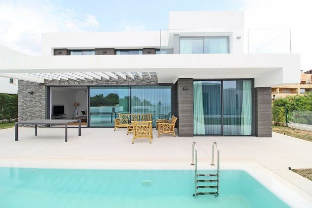 Foto 1 de Alquiler de chalet en Calahonda de 5 habitaciones con terraza y piscina