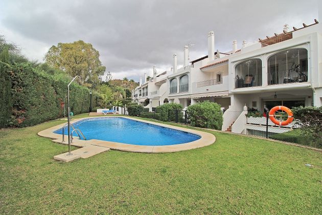 Foto 1 de Casa adossada en lloguer a urbanización Hacienda Real de 3 habitacions amb terrassa i piscina