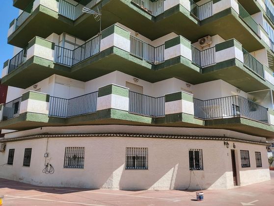 Foto 1 de Venta de piso en La Carihuela de 4 habitaciones con terraza y garaje