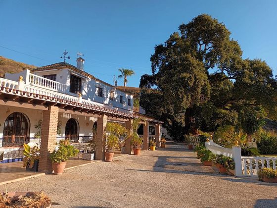 Foto 1 de Casa rural en venda a Calahonda de 7 habitacions amb terrassa i piscina