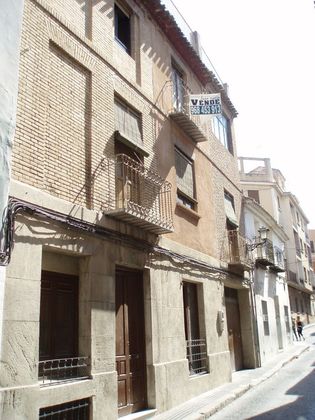 Foto 1 de Casa adossada en venda a calle Barco de 12 habitacions amb terrassa i garatge