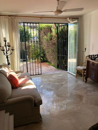 Foto 2 de Pis en lloguer a Guadalmina de 2 habitacions amb terrassa i piscina