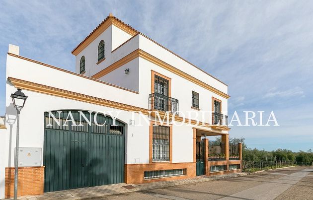 Foto 2 de Xalet en venda a Villanueva del Ariscal de 4 habitacions amb terrassa i jardí