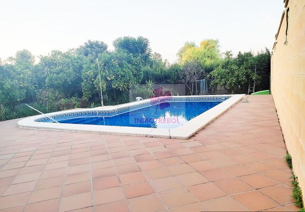 Foto 1 de Xalet en venda a Espartinas de 4 habitacions amb piscina i jardí