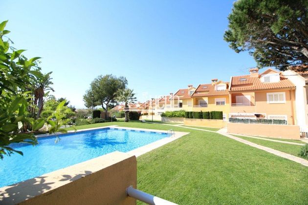 Foto 1 de Casa adossada en venda a calle Cúaroja de 4 habitacions amb terrassa i piscina
