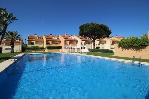 Foto 2 de Casa adossada en venda a calle Cúaroja de 4 habitacions amb terrassa i piscina