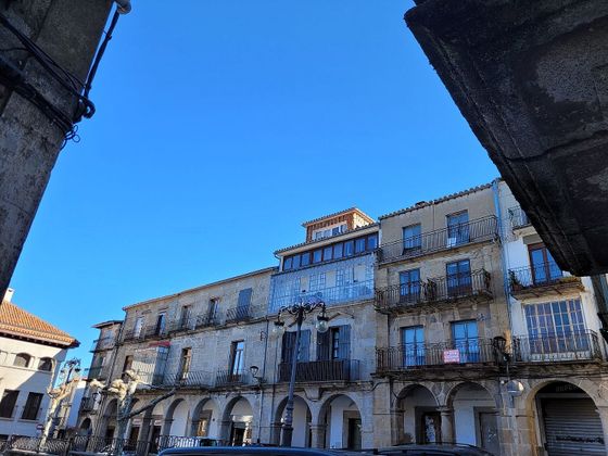 Foto 2 de Casa en venda a plaza Mayor de Pardiñas de 6 habitacions amb terrassa i balcó