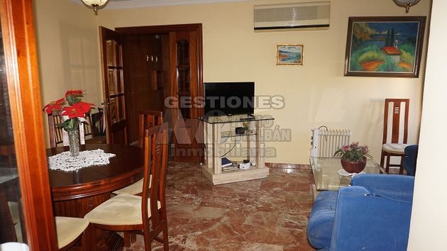Foto 2 de Piso en alquiler en Angustias - Chana - Encina de 3 habitaciones con muebles y balcón
