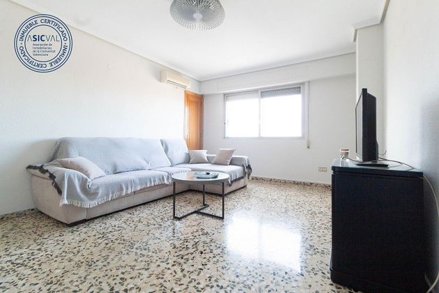 Foto 1 de Venta de piso en El Castellar-L´Oliveral de 4 habitaciones con aire acondicionado y calefacción
