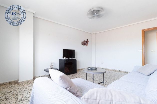 Foto 2 de Venta de piso en El Castellar-L´Oliveral de 4 habitaciones con aire acondicionado y calefacción