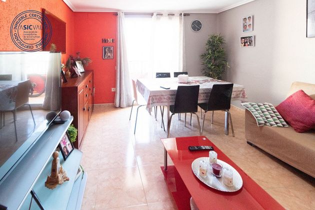 Foto 1 de Piso en venta en Els Orriols de 3 habitaciones con balcón y aire acondicionado