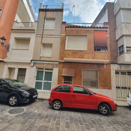 Foto 1 de Casa adosada en venta en calle San Vicent Roda de 3 habitaciones con terraza