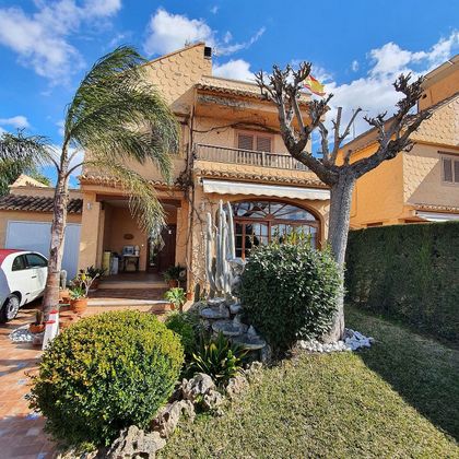Foto 2 de Casa en venta en La Cañada de 4 habitaciones con terraza y piscina