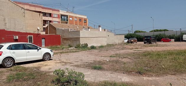 Foto 1 de Venta de terreno en calle Losa del Obispo de 1964 m²