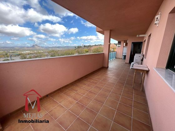Foto 2 de Pis en venda a Zona de la Vega de 4 habitacions amb terrassa i garatge