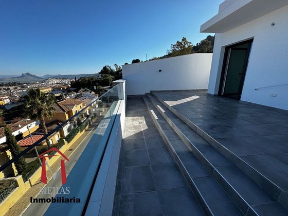 Foto 1 de Casa adosada en venta en Zona Fuentemora de 4 habitaciones con terraza y balcón