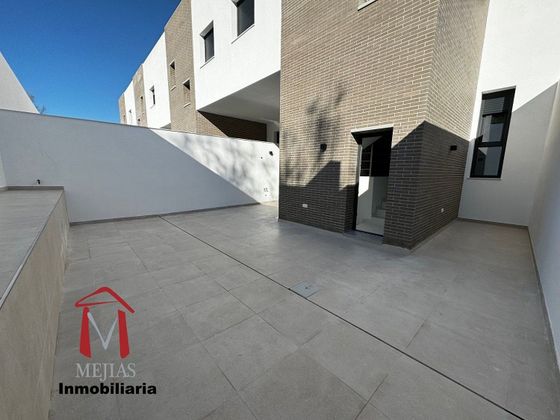 Foto 2 de Casa adosada en venta en Zona Fuentemora de 4 habitaciones con terraza y balcón