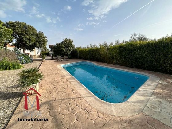 Foto 2 de Venta de casa en Zona de la Vega de 4 habitaciones con terraza y piscina