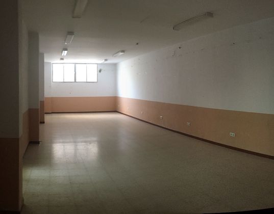 Foto 1 de Alquiler de local en calle Ciudad Aljarafe de 140 m²