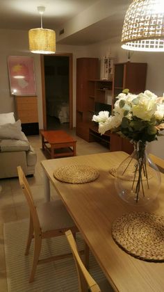 Foto 1 de Piso en alquiler en calle Virgen de Losar de 2 habitaciones con terraza y muebles