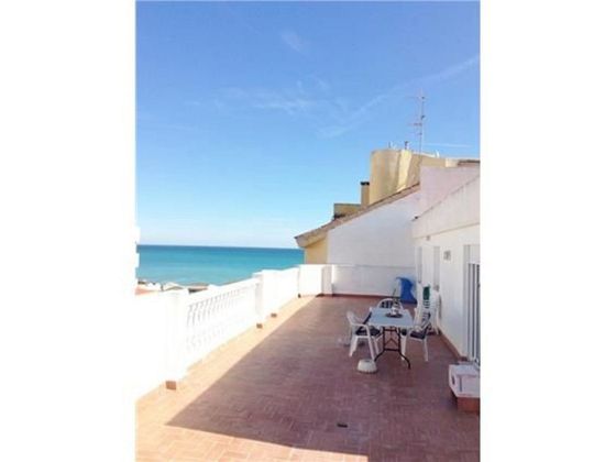 Foto 2 de Àtic en venda a Moncófar playa de 3 habitacions amb terrassa i aire acondicionat