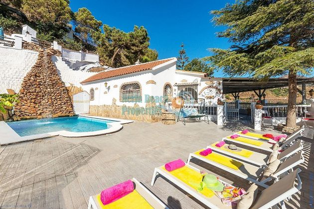 Foto 2 de Piso en venta en Frigiliana de 6 habitaciones con terraza y piscina