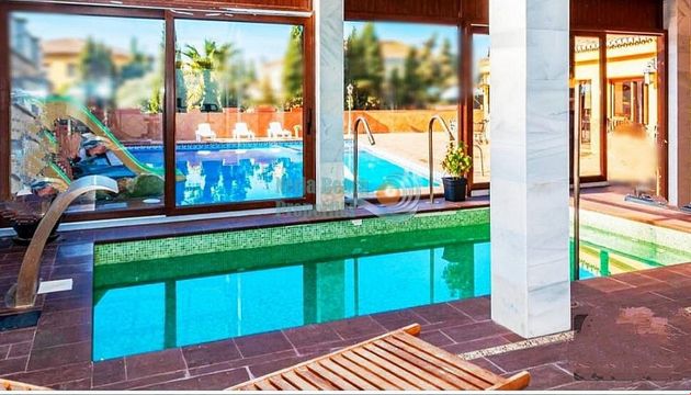 Foto 1 de Chalet en venta en Centro - Sagrario de 9 habitaciones con terraza y piscina