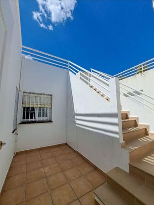 Foto 2 de Casa en venda a Los Naranjos - Las Brisas de 2 habitacions amb terrassa i piscina