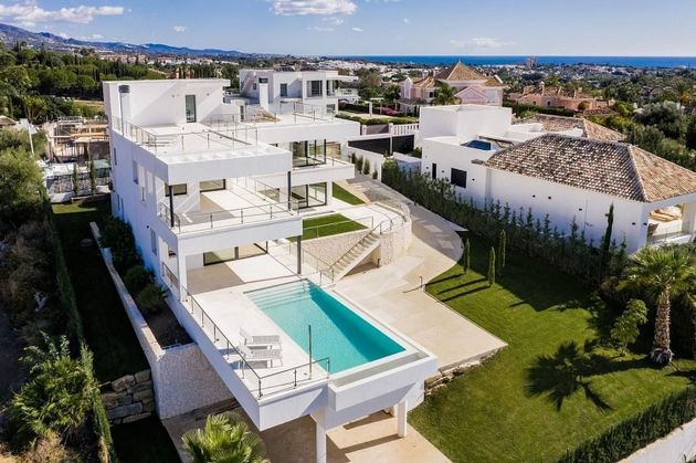 Foto 1 de Xalet en venda a Los Naranjos - Las Brisas de 7 habitacions amb terrassa i piscina