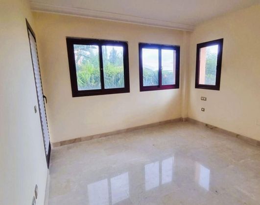 Foto 2 de Alquiler de piso en Benahavís de 2 habitaciones con terraza y piscina