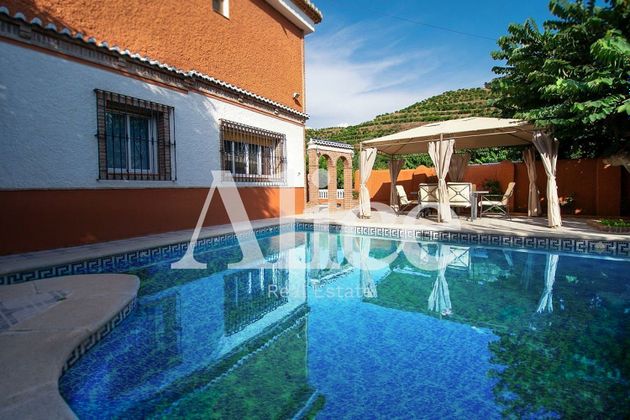 Foto 1 de Venta de chalet en Almuñecar de 6 habitaciones con terraza y piscina