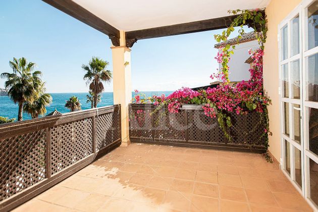 Foto 2 de Casa adossada en venda a La Herradura de 3 habitacions amb terrassa i piscina